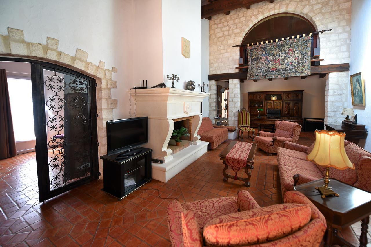 Domaine De Foresta Guest house